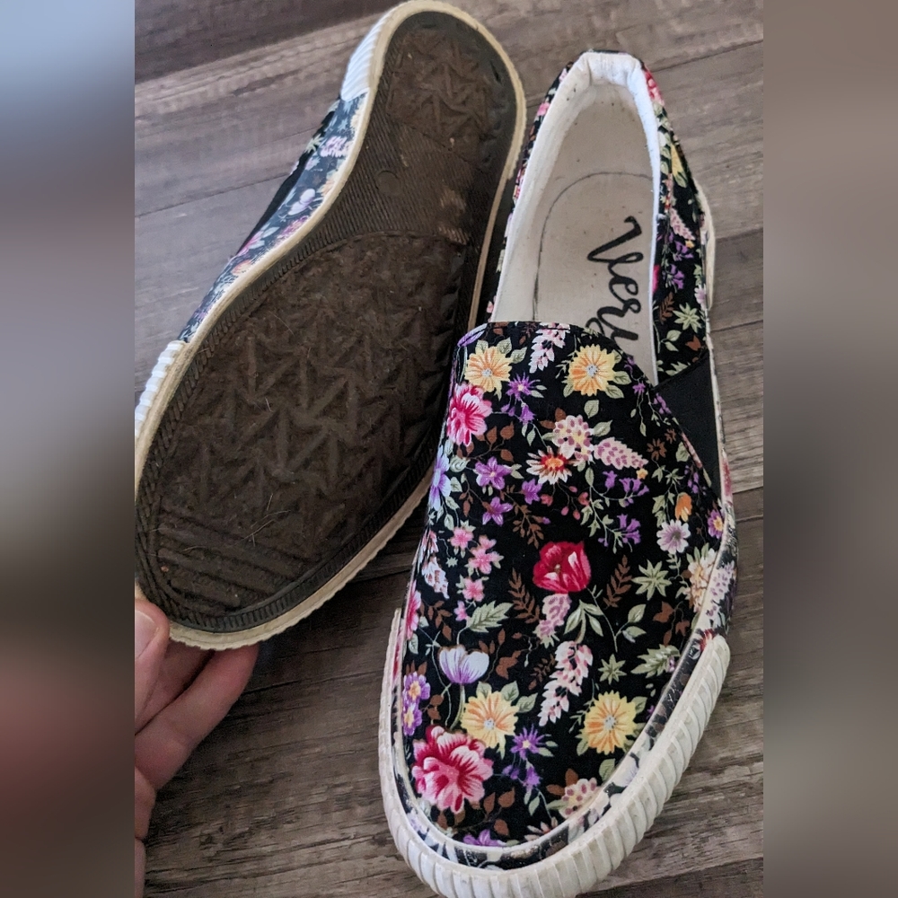 Vera Wang Floral Slips